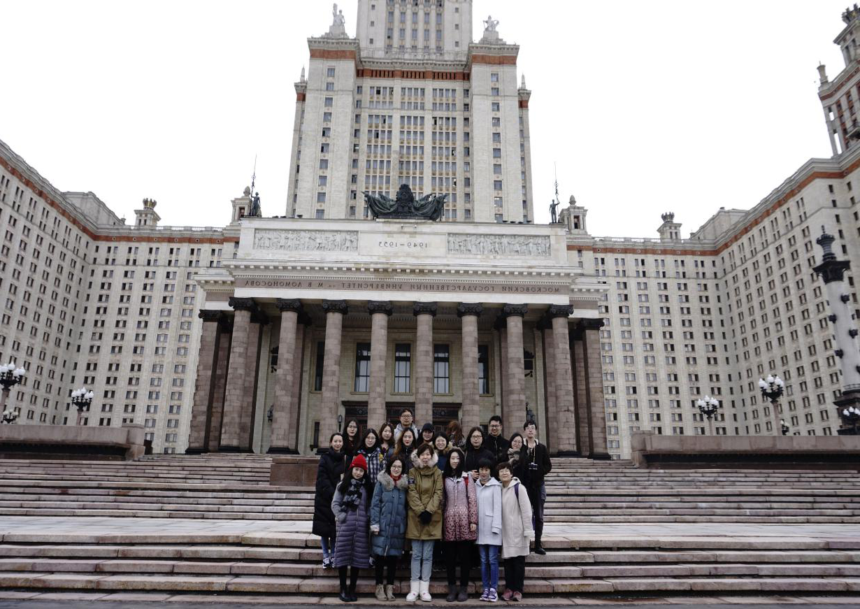 俄方为我院师生举行了结业仪式,由俄罗斯国立高等经济大学法学院院长